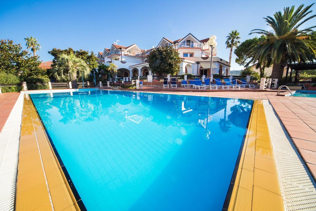 Diano Sporting Apartments Diano Marina Esterno foto
