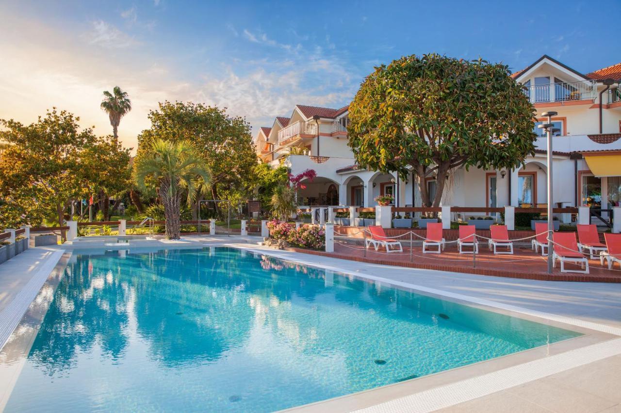 Diano Sporting Apartments Diano Marina Esterno foto