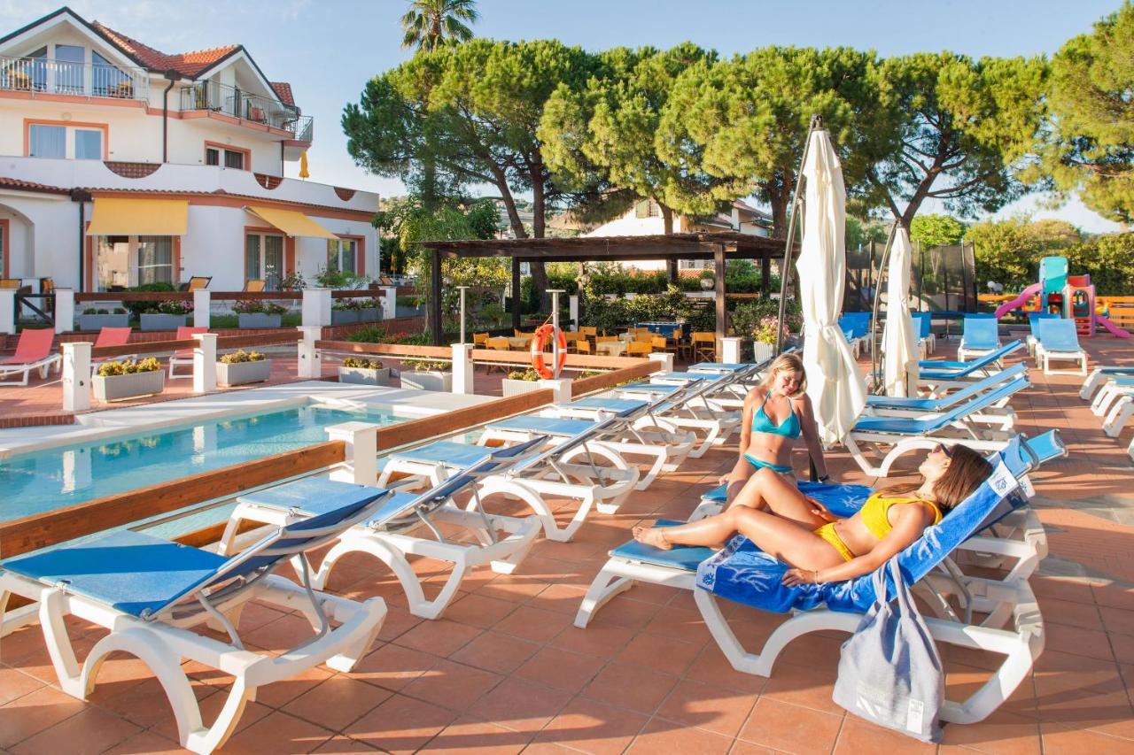 Diano Sporting Apartments Diano Marina Esterno foto