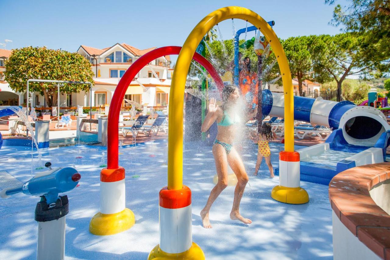 Diano Sporting Apartments Diano Marina Esterno foto