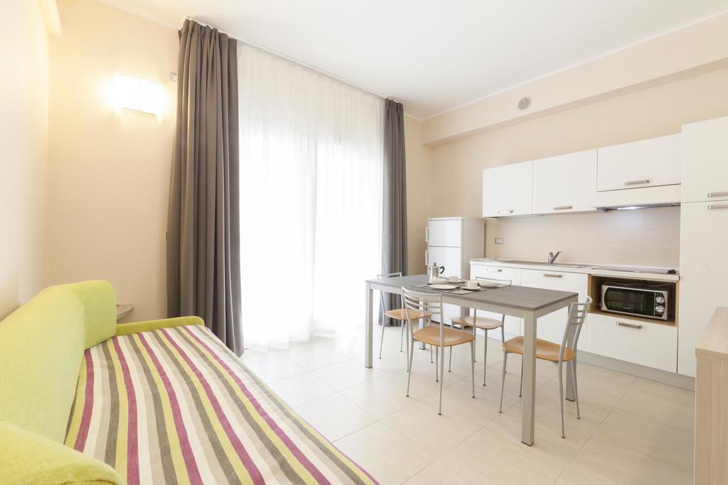Diano Sporting Apartments Diano Marina Esterno foto