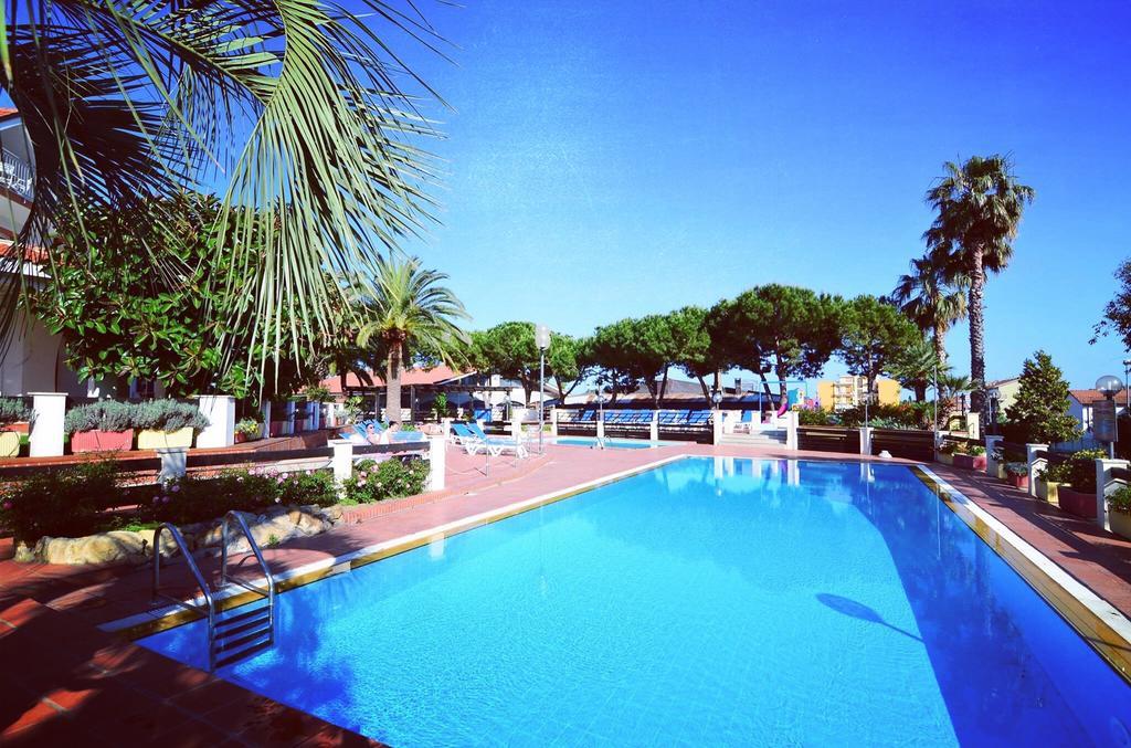 Diano Sporting Apartments Diano Marina Esterno foto