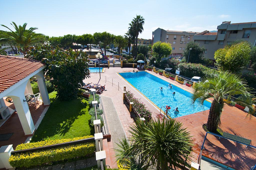 Diano Sporting Apartments Diano Marina Esterno foto