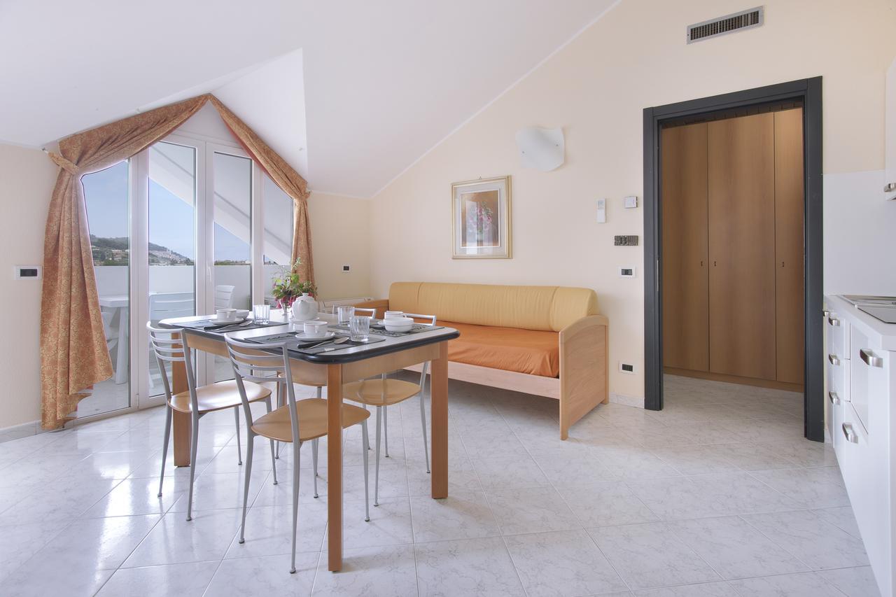 Diano Sporting Apartments Diano Marina Esterno foto