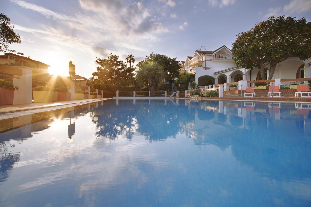 Diano Sporting Apartments Diano Marina Esterno foto