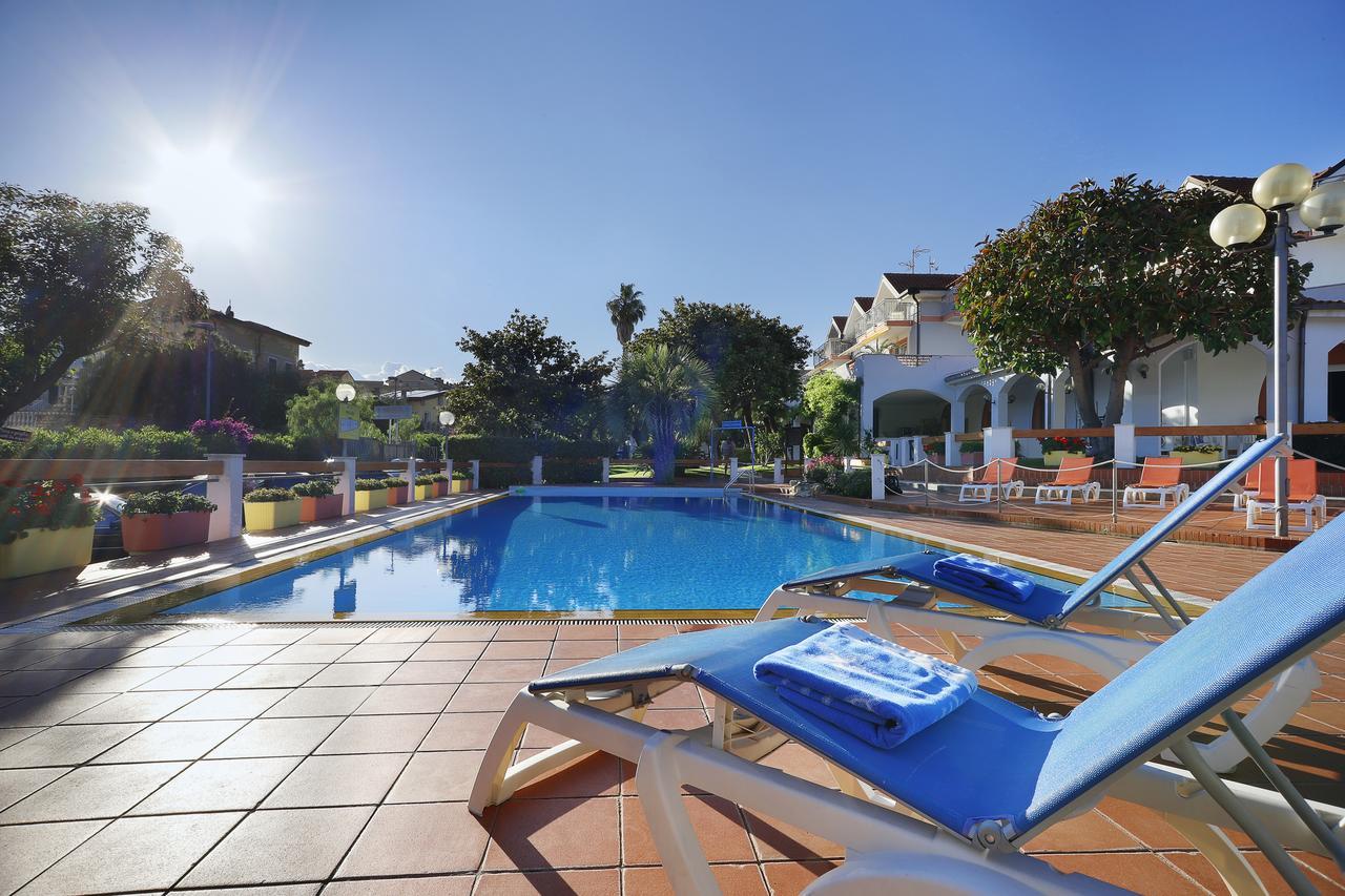 Diano Sporting Apartments Diano Marina Esterno foto